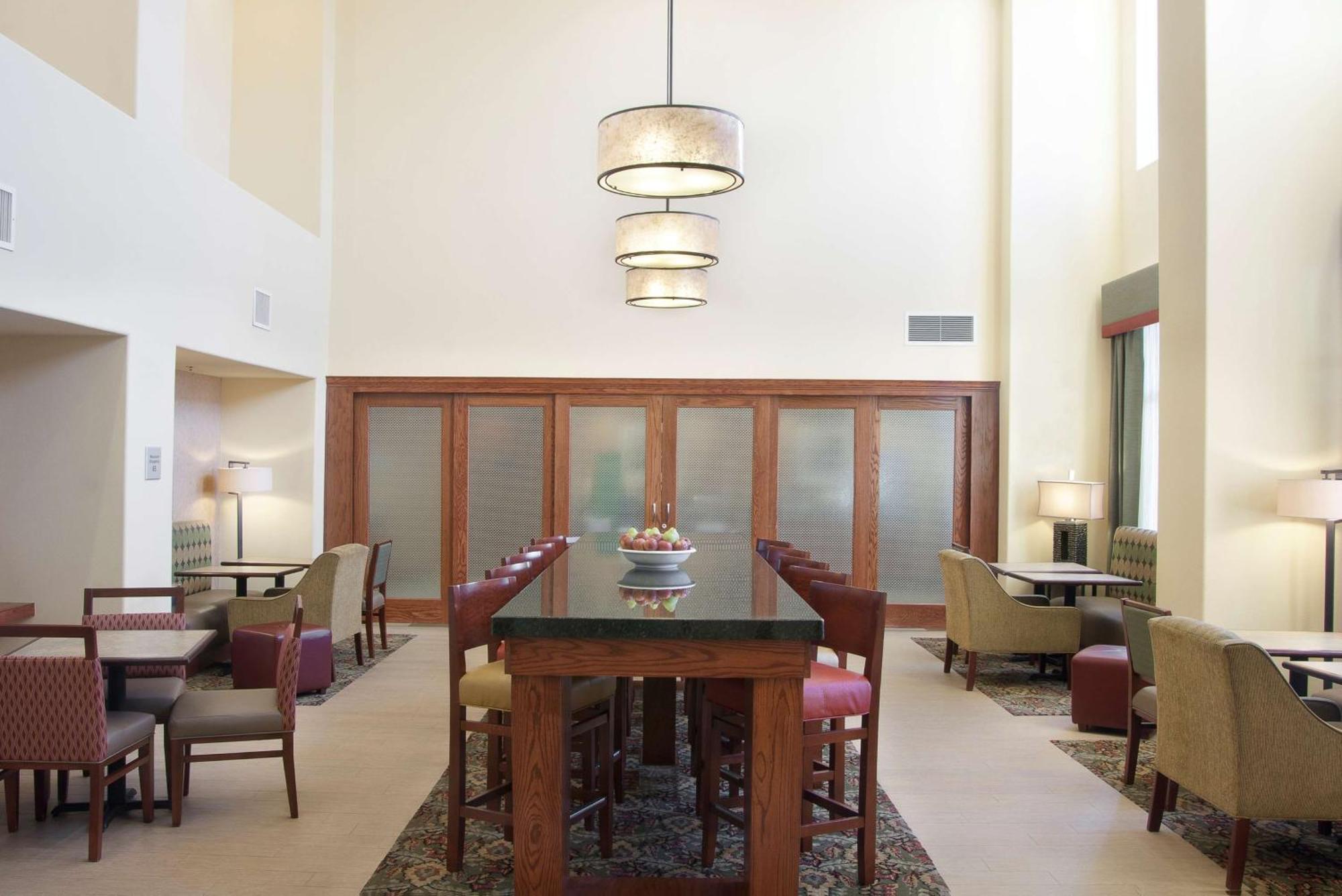 Hotel Hampton And Suites-brownsville 3*